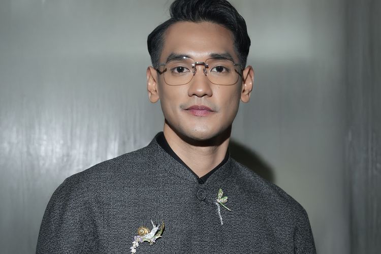 Penampilan perhiasan MONDIAL yang dikenakan para selebritis tanah air di berbagai acara penghargaan.