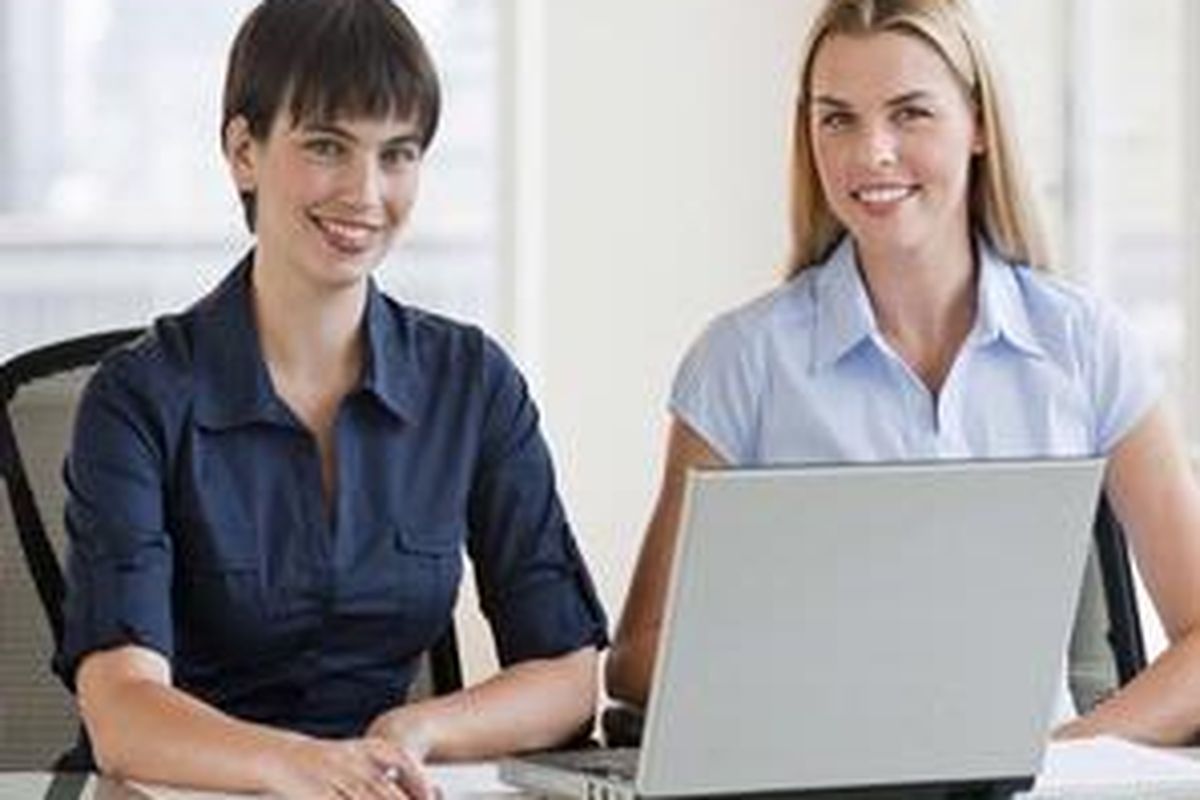 Semestinya atasan menunjuk mentor untuk membantu karyawan baru beradaptasi, sehingga tak menyulitkan rekan kerja dalam tim.