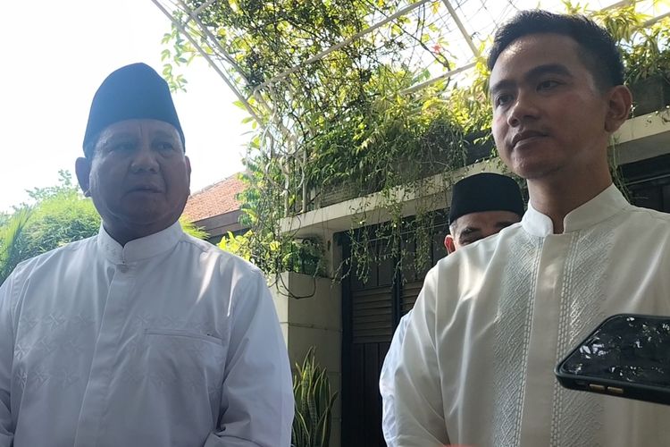 Calon Presiden (Capres) dari Partai Gerindra, Prabowo Subianto dengan Putra Sulung Presiden Joko Widodo (Jokowi) Gibran Rakabuming Raka