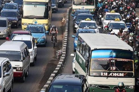 Jelang Berbuka Puasa, Sejumlah Ruas Jalan Ibu Kota Padat Kendaraan