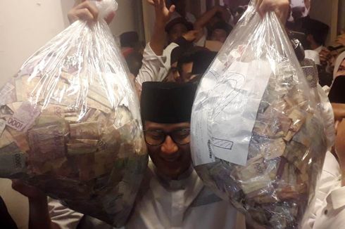 Di Medan, Sandiaga Diberi Celengan Berisi Uang oleh Sandiaga Uno Sameer