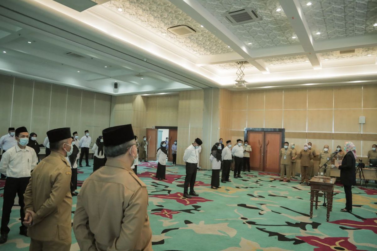 Sejumlah guru honorer di Tangerang Selatan dilantik menjadi Pegawai Pemerintah dengan Perjanjian Kerja (PPPK).