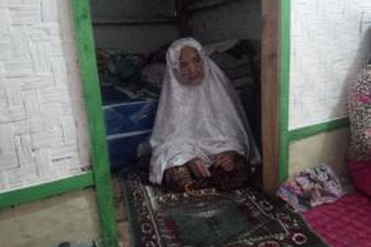 Nenek Anami (140). Hanya satu impiannya saat ini, yaitu menunaikan ibadah haji.