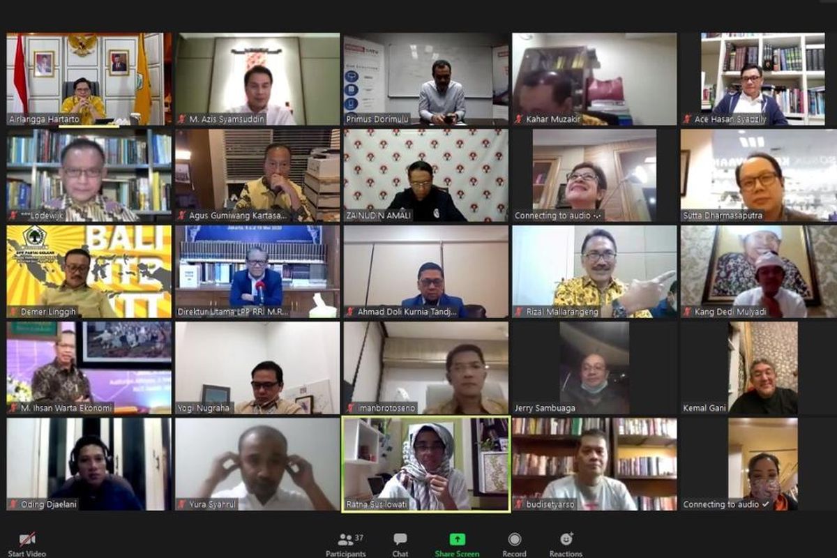 Ketua Umum Partai Golkar Airlangga Hartarto (pojok kiri atas) dalam kegiatan virtual meeting bersama pemimpin redaksi media massa di Indonesia, Rabu (3/6/2020).
