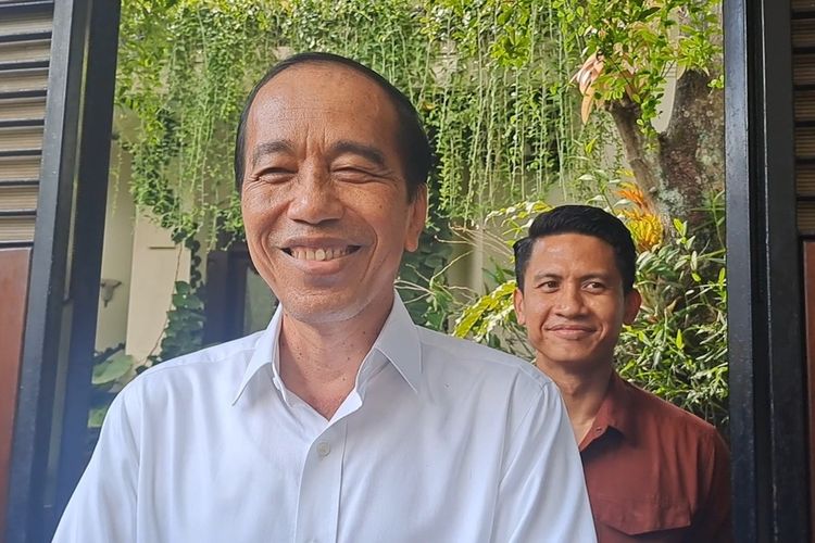 Bukan Pembimbing Skripsi, Kenapa Jokowi Kunjungi Kasmudjo?