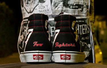 25 Tahun Album Perdana Foo Fighters di Sepatu Vans Halaman ...
