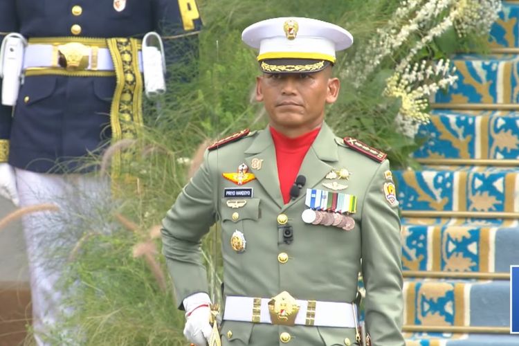 Momen Prabowo Minta Komandan Upacara HUT RI di Istana Menghadap...