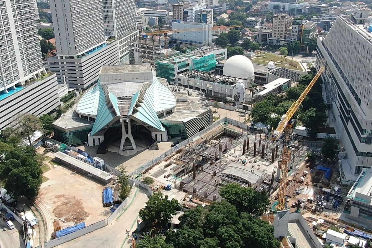 Kawasan Pusat Kesenian Jakarta Taman Ismail Marzuki (PKJ-TIM).
