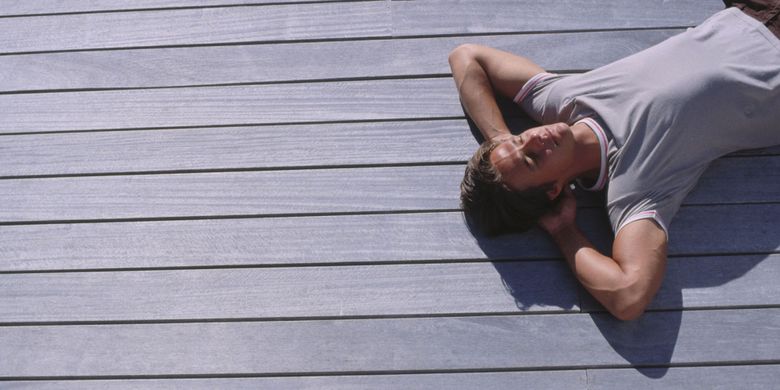 Illustration of sunbathing, an example of radiant heat transfer