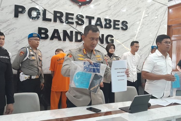 Satuan Reserse Kriminal Polrestabes Bandung menciduk dua orang selebgram asal Bandung yang promosikan website judi online di akun Instagram dan Youtube.