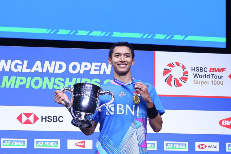 Jonatan Christie menjadi juara All England 2024 setelah mengalahkan Anthony Sinisuka Ginting dengan skor 15-21, 14-21 di Utilita Arena Birmingham, Inggris, Minggu (17/3/2024). 