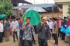 Pemakaman Calon Kades yang Dibunuh di Ogan Ilir, Lantunan Azan Anak Menghantar Sang Ayah