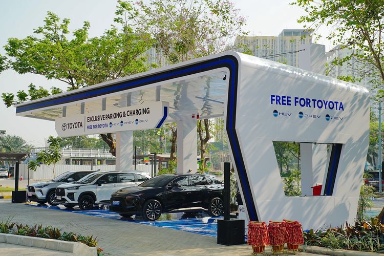 Toyota Hadirkan Charging Spot Gratis dan Parkir Khusus EV di Bekasi