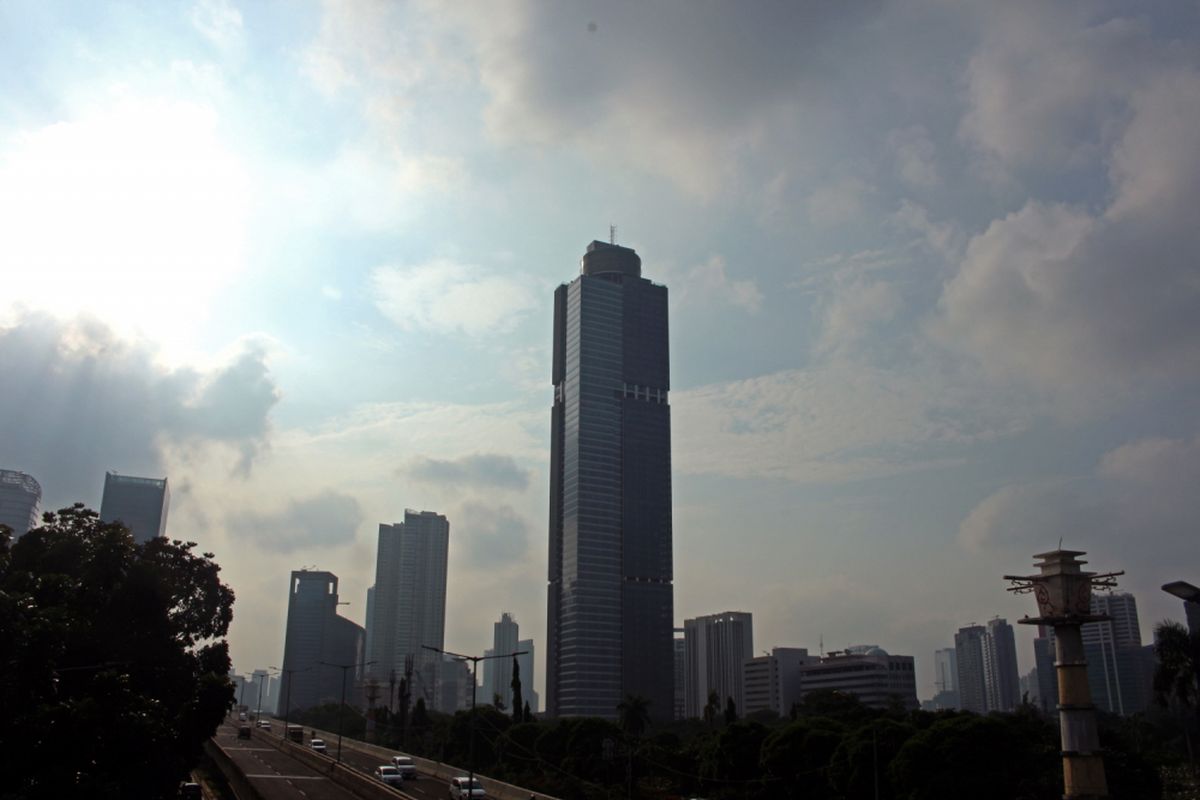 Gama Tower, Kuningan, Jakarta, Senin (12/02/2018).