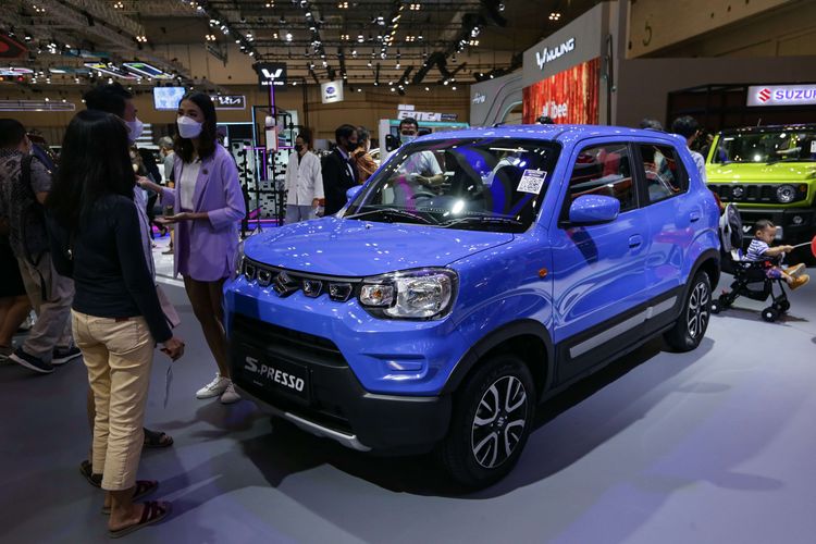 Suzuki S-Presso dipamerkan di ajang Gaikindo Indonesia International Auto Show (GIIAS) 2022 di ICE BSD, Tangerang, Jumat (12/8/2022). S-Presso dibanderol Rp 155 juta untuk transmisi manual dan Rp 164 juta untuk AGS.