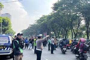 Demo Ojol Surabaya Mulai Bergerak, Pengendara di Jalan A Yani Diarahkan Pakai Jalur Kanan