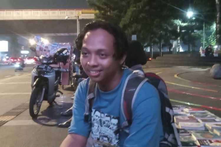 Kisah Raja Sinaga, Pedagang Cilok di Bandung Buka Lapak Buku demi Hapus Stigma Sosial Membaca