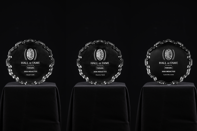 Penghargaan Hall of Fame AC Milan untuk Ruud Gullit, Ricardo Kaka, dan Carlo Ancelotti. Terkait hal ini, seremoni khusus akan digelar jelang laga Liga Italia 2025-2026 AC Milan vs Juventus di Stadion San Siro, Minggu (26/4/2026). 