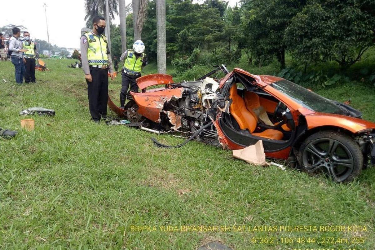 McLaren MP4-12C kecelakaan pada Minggu (3/5/2020).