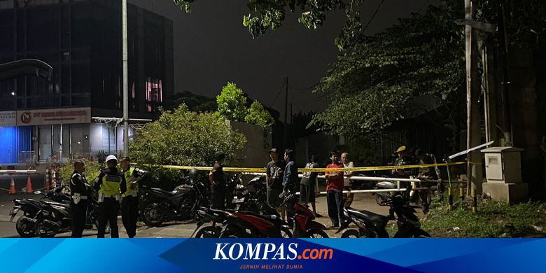 家屋は破壊され、道路には銃弾が散乱