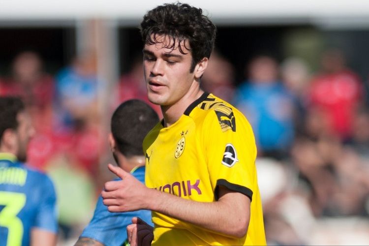 Gelandang Borussia Dortmund, Giovanni Reyna merayakan setelah mencetak gol selama pertandingan persahabatan persahabatan antara Borussia Dortmund dan Feyenoord Rotterdam di Pusat Sepak Bola Marbella di Marbella pada 11 Januari 2020