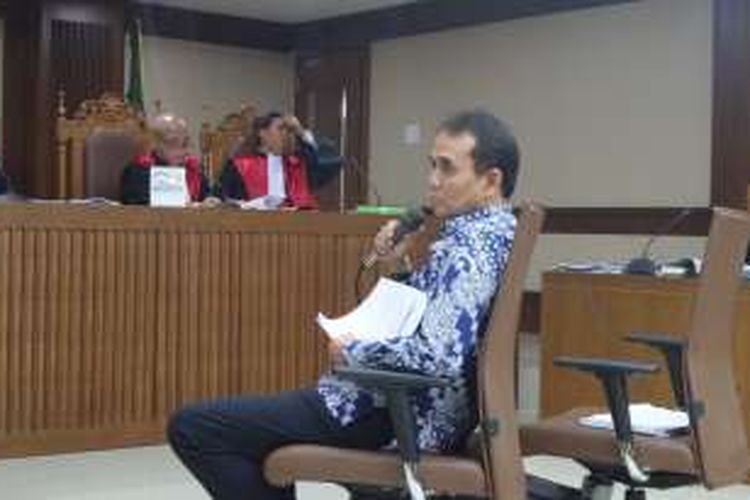 Panitera Pengadilan Negeri Jakarta Pusat, Edy Nasution, menjadi terdakwa di Pengadilan Tipikor Jakarta, Rabu (9/11/2016).