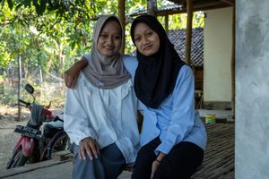 Cerita Mahmudah dan Rikah, Putri Kembar Anak Buruh Serabutan Berhasil Diterima di UGM