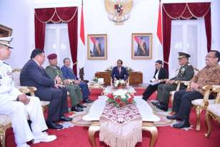 Presiden Joko Widodo memimpin pertemuan trilateral dengan Malaysia dan Filipina di Gedung Agung, Yogyakarta, Kamis (5/5/2016). Pertemuan membahas keamanan perairan, terorisme, dan kejahatan transnasional.