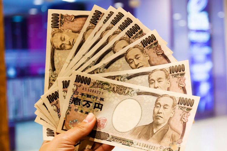 Konversi mata uang Jepang ke rupiah bila menggunakan kurs tengah adalah Rp 105 per setiap 1 yen.