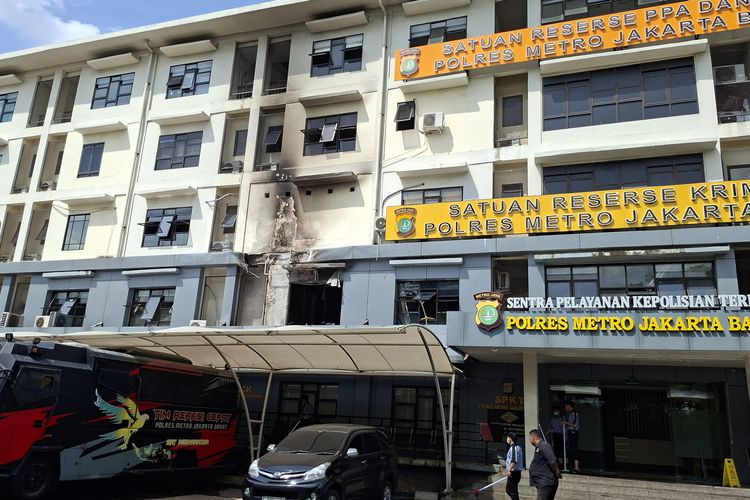 Lantai 2 Gedung Polres Jakbar Kebakaran, Api Berhasil Dipadamkan 30 Menit