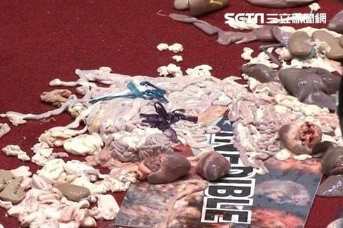 Parlemen Taiwan Disiram Jeroan Babi dalam Protes Pelonggaran Impor