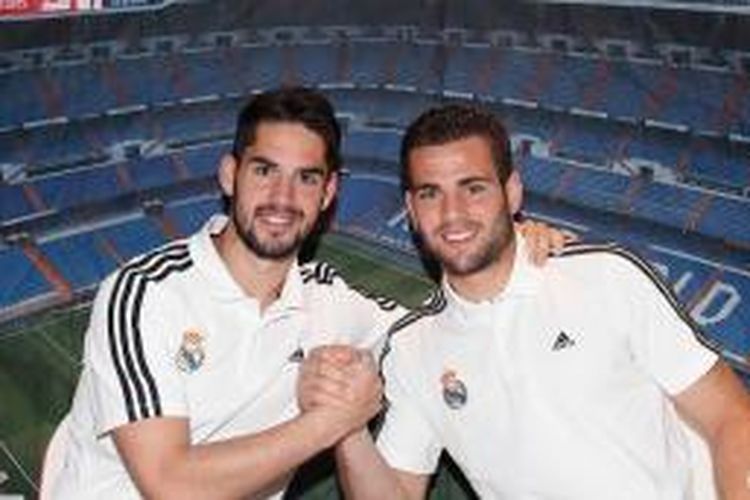 Dua pemain Real Madrid, Isco dan Nacho.