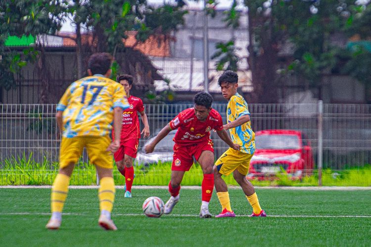 Pertandingan perempat final Piala Gubernur DKI Jakarta antara ASIOP FC vs Bintang Kota di Stadion Tugu, Sabtu (4/4/2026). 