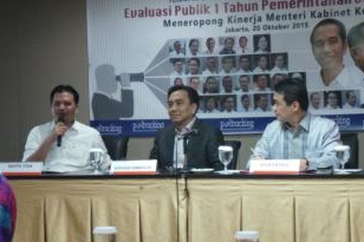Direktur Eksekutif Poltracking Indonesia Hanta Yudha, Politisi PDI-P Efendi Simbolon dan Ketua DPP Partai Gerindra Ahmad Riza Patria, di Jakarta, Selasa (20/10/2015).