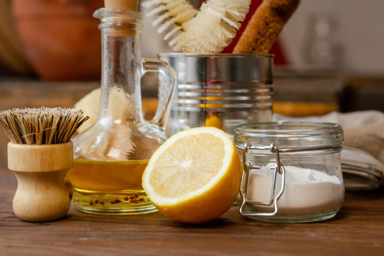Ilustrasi lemon sebagai salah satu produk pembersih di rumah.