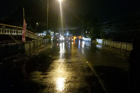 Sungai Ciliwung Meluap, Akses Jalan di Jembatan Situ Duit Bogor Ditutup Sementara