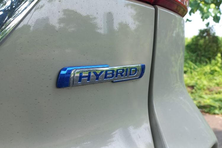 Suzuki XL7 Hybrid tipe Alpha