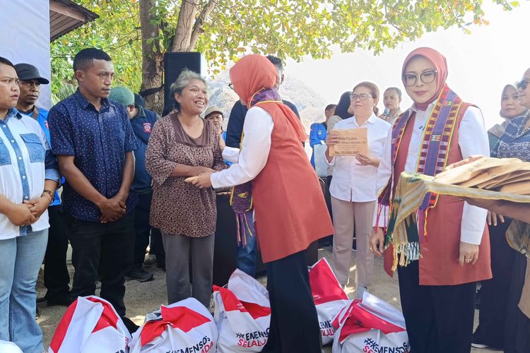 Cerita Martina Ijul Berjuang Sendiri Usai Suami Meninggal di Posko Pengungsian Gempa M7,7