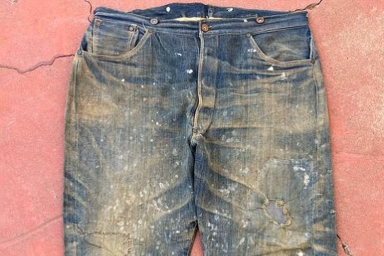 Tangkap layar salah salah satu jeans termahal di dunia, yang duhyak  dijual seharga Rp 1,3 miliar di lelang setelah ditemukan oleh 'arkeolog denim' di tambang tua New Mexico.
