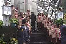 Peringati 16 Tahun Tragedi 1998, Trisakti Kibarkan Bendera Setengah Tiang