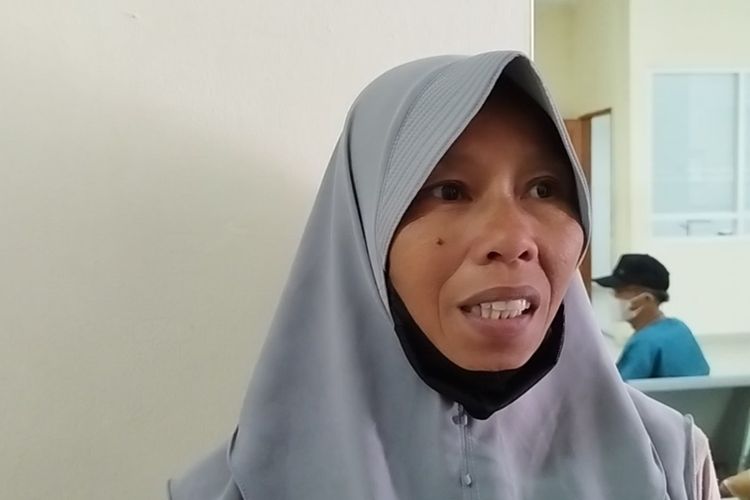 Suryani, nenek dari bayi kembar siam bertubuh satu dengan kepala dua