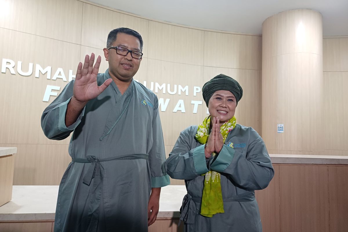 Bakal calon Gubernur dan calon Wakil Gubernur Jawa Timur yang diusung PKB, Luluk Nurhamidah-Lukmanul Khakim menjalani tes kesehatan atau medical check up (MCU) di Rumah Sakit Umum Pusat (RSUP) Fatmawati, Jakarta Selatan, Rabu (28/8/2024).