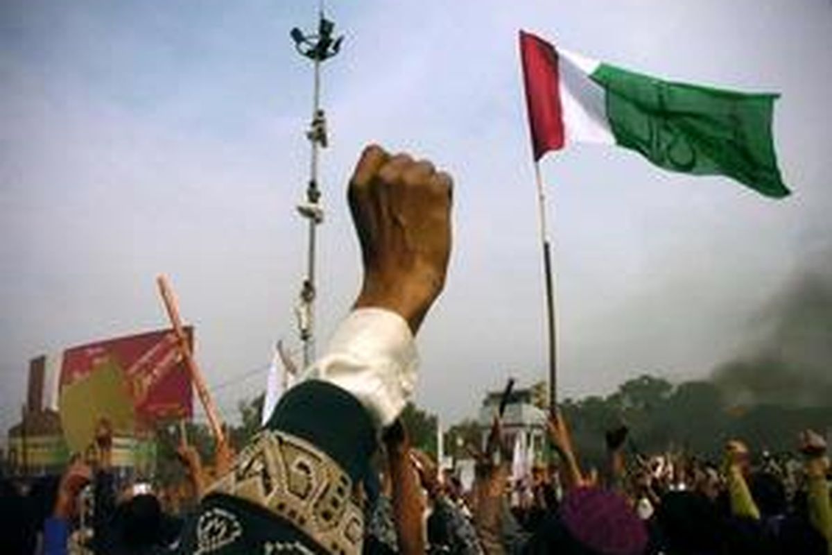 Kerusuhan di depan Data Darbar