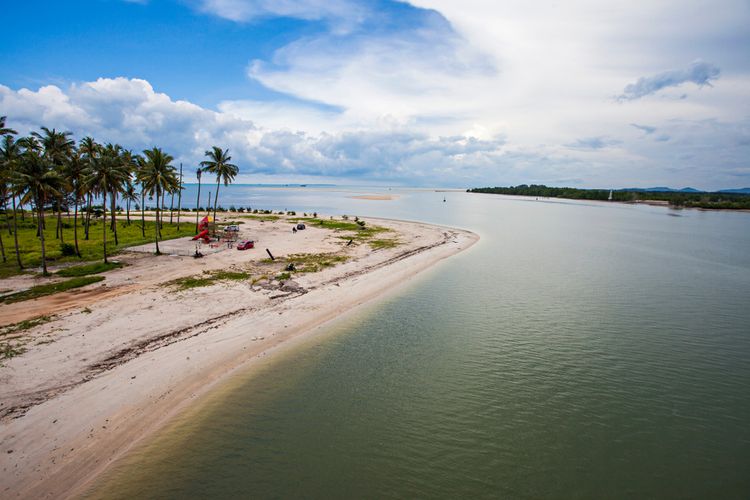 Pantai Pasir Padi di Pangkalpinang, Bangka Belitung