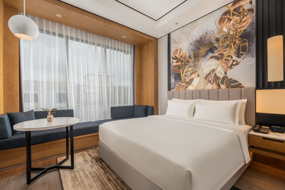 Interior kamar Swiss-Belhotel International yang memadukan kenyamanan dengan karakter lokal di setiap destinasi.