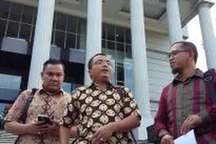 Mantan Wakil Menteri Hukum dan HAM Denny Indrayana, saat ditemui di Gedung Mahkamah Konstitusi, Jakarta Pusat, Selasa (10/2/2015).