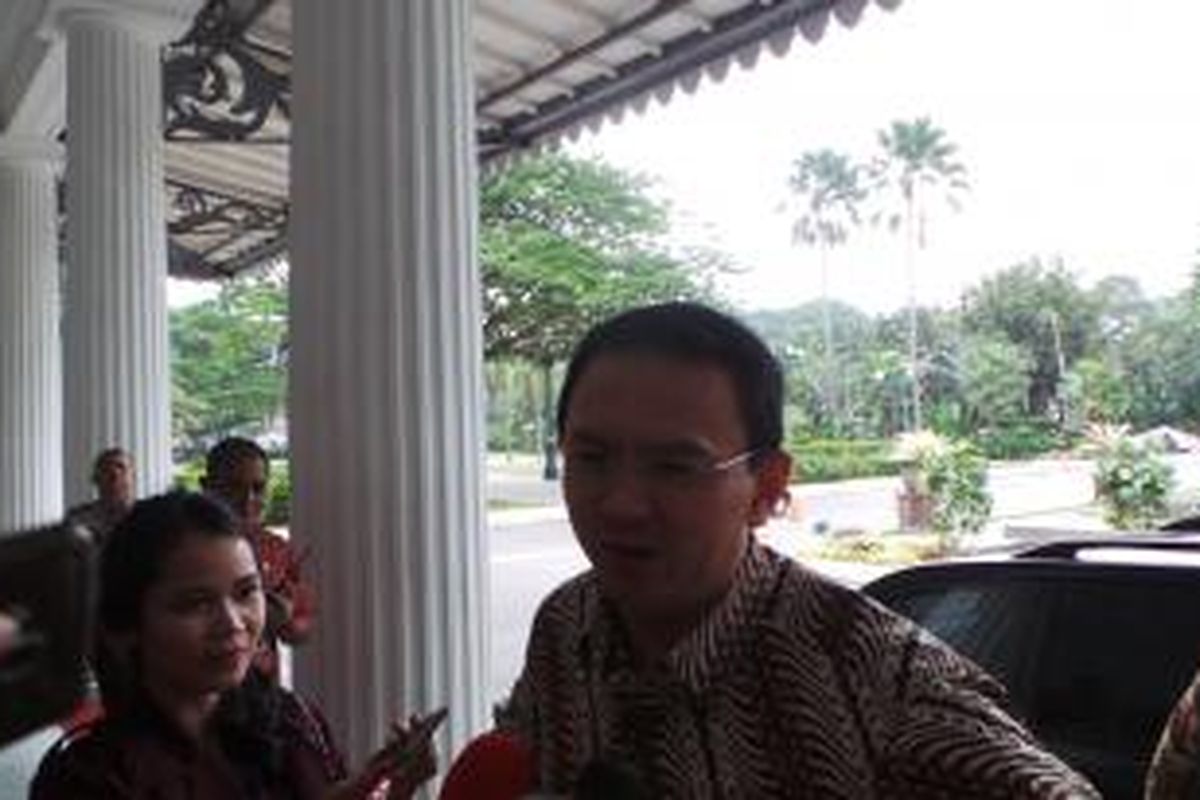 Gubernur DKI Jakarta Basuki Tjahaja Purnama kembali beraktivitas di Balai Kota, Kamis (12/3/2015 setelah tiga hari tidak masuk kerja karena terserang penyakit demam berdarah. 