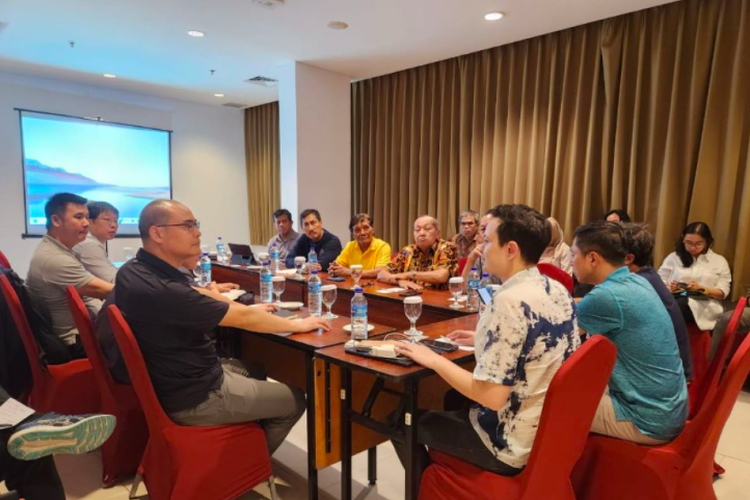 Suasana pertemuan Asosiasi Pengusaha Indonesia (Apindo) Kalimantan Timur dengan sejumlah investor asal China di Balikpapan, Kaltim. Para pengusaha China itu berminat menanamkan modal di proyek IKN, khususnya di sektor infrastruktur dan properti. 