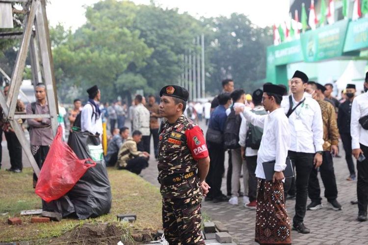 Bupati Lumajang Thoriqul Haq saat bertugas sebagai Banser NU dalam acara peringatan 1 abad NU di Sidoarjo, Jawa Timur (Dokumen pribadi)