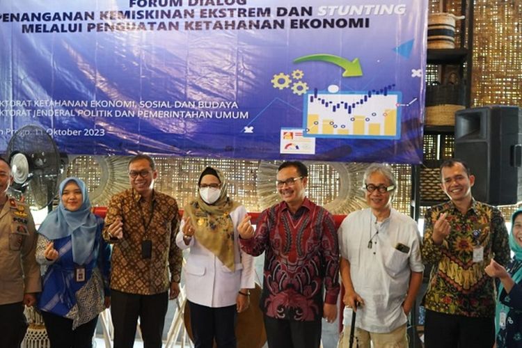 Kepala Badan Kependudukan dan Keluarga Berencana Nasional (BKKBN) Hasto Wardoyo saat menghadiri Forum Dialog Penanganan Kemiskinan Ekstrem dan Stunting melalui Penguatan Ketahanan Ekonomi di Kabupaten Kulon Progo, Provinsi Daerah Istimewa Yogyakarta (DIY), Rabu (11/10/2023).